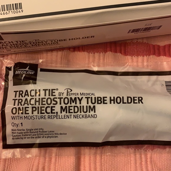 Medline Trach Tie Tracheotomy Tube Holder One Piece size Medium. - Picture 4 of 7